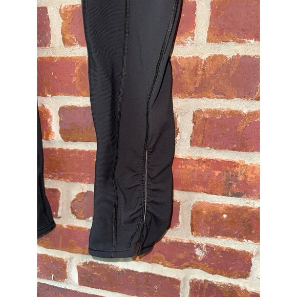 Lululemon On Your Mark 23” crop leggings size 6 - Picture 4 of 9